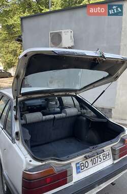 Хэтчбек Mazda 626 1986 в 