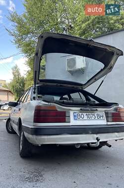 Хэтчбек Mazda 626 1986 в 