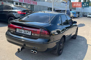 Седан Mazda 626 1993 в 