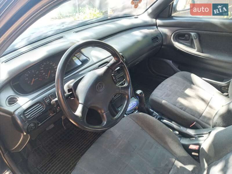 Седан Mazda 626 1997 в Чернівцях