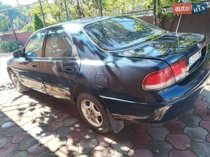 Седан Mazda 626 1997 в Чернівцях