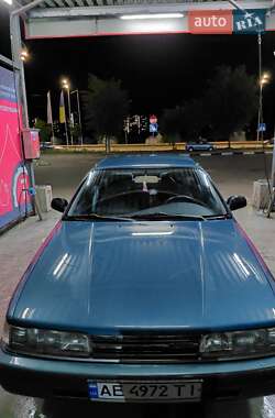 Хэтчбек Mazda 626 1988 в 