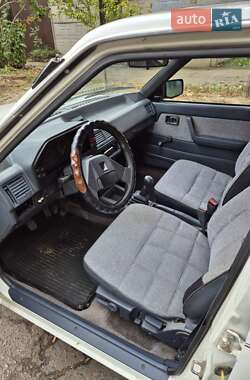 Седан Mazda 626 1987 в 