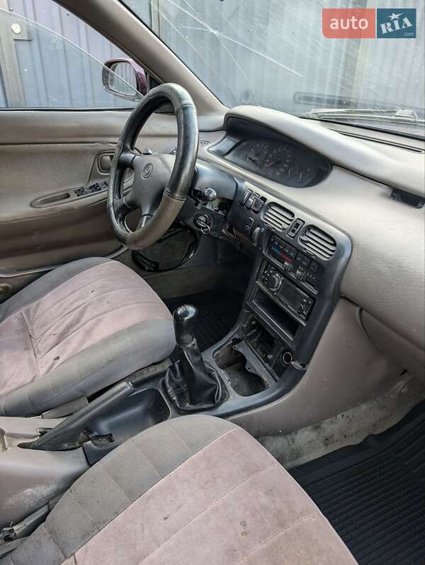 Седан Mazda 626 1992 в Ярмолинцах