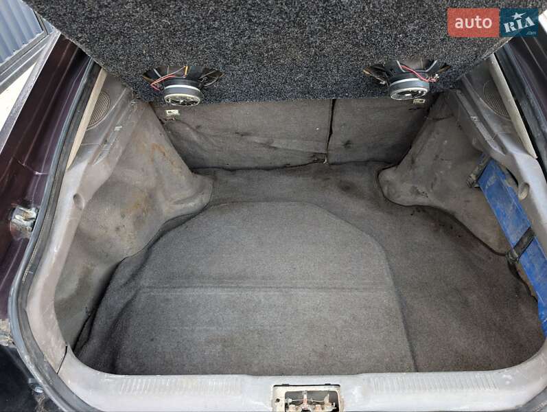 Седан Mazda 626 1992 в Ярмолинцах