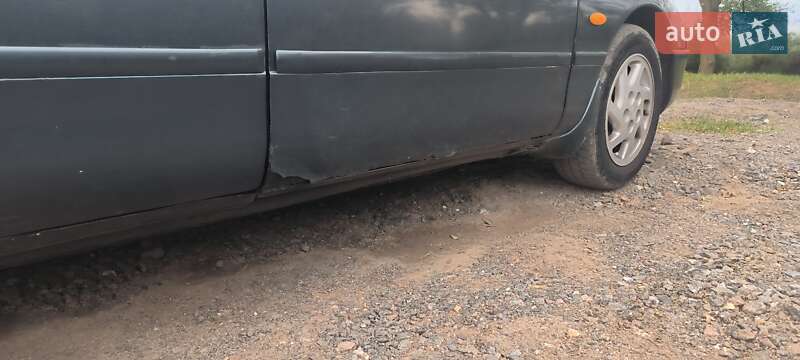 Седан Mazda 626 1992 в Черноморске