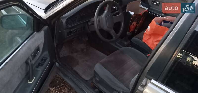 Седан Mazda 626 1988 в Луцьку