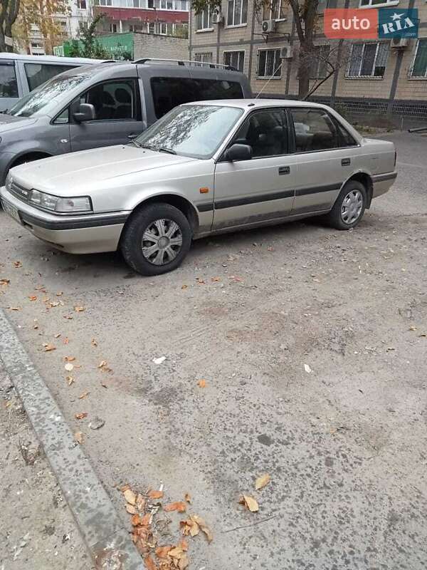 Седан Mazda 626 1988 в Днепре