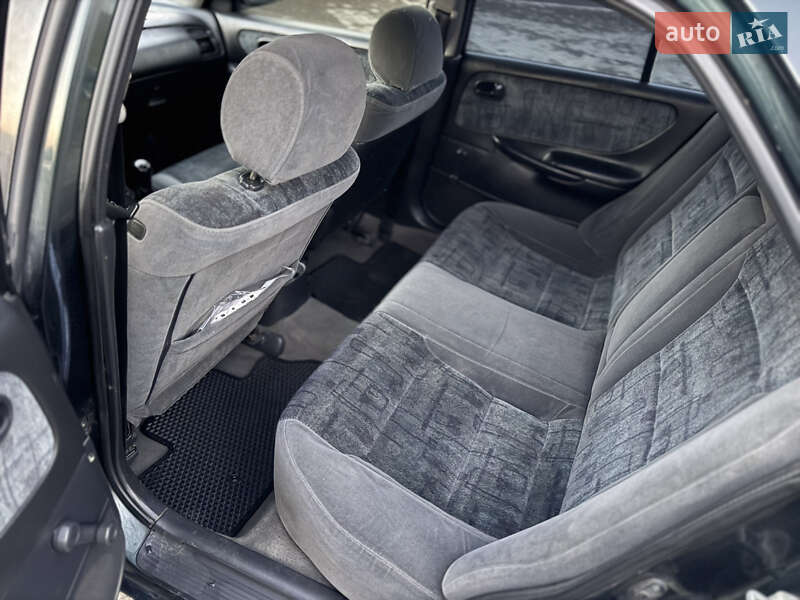 Седан Mazda 626 1997 в Сарнах