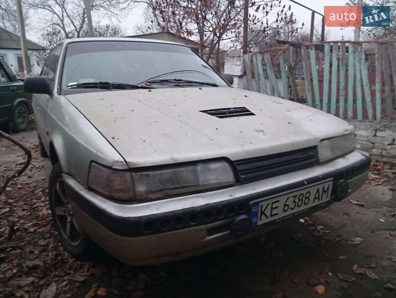 Седан Mazda 626 1990 в Кривому Розі