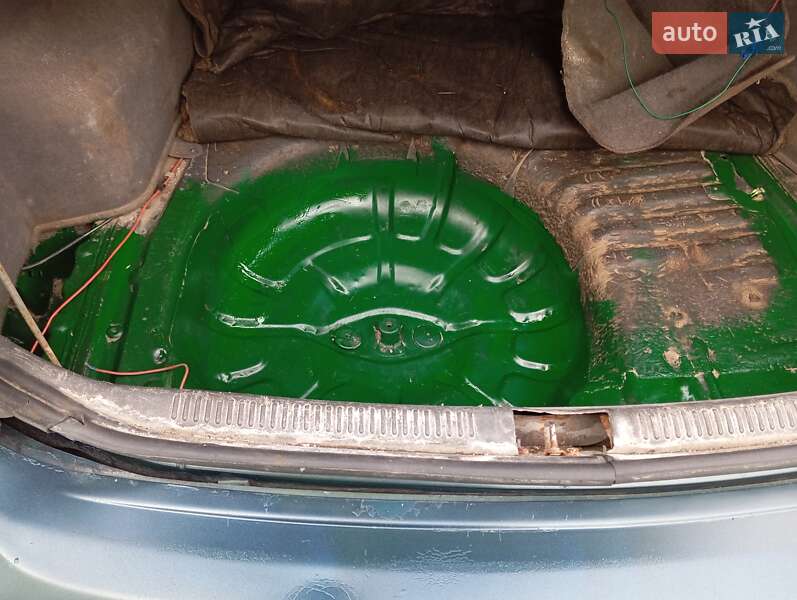 Седан Mazda 626 1995 в Клевані