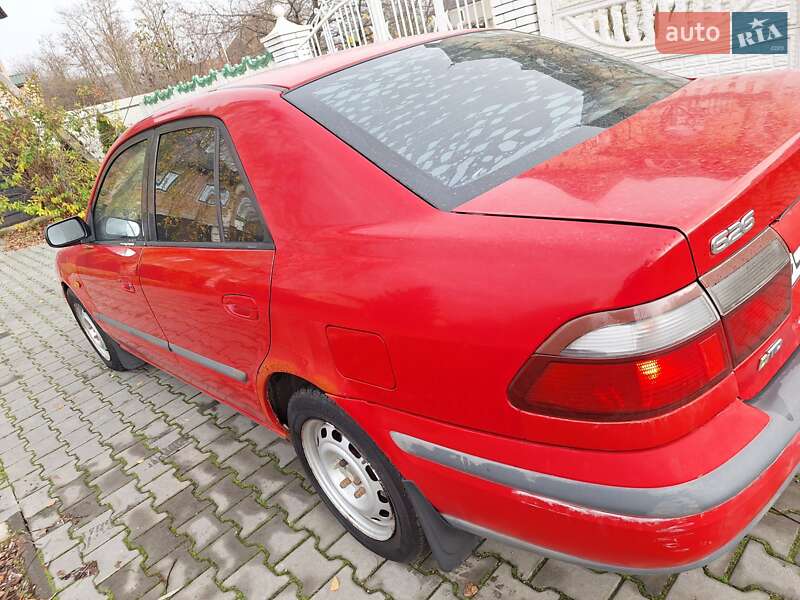 Седан Mazda 626 1999 в Черновцах