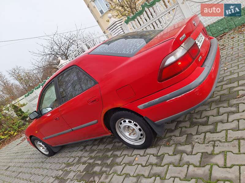 Седан Mazda 626 1999 в Черновцах