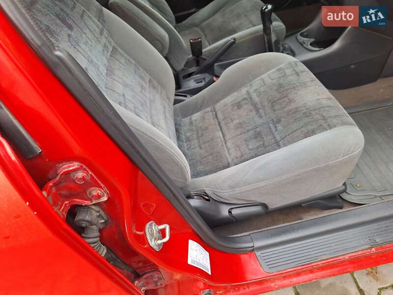 Седан Mazda 626 1999 в Черновцах