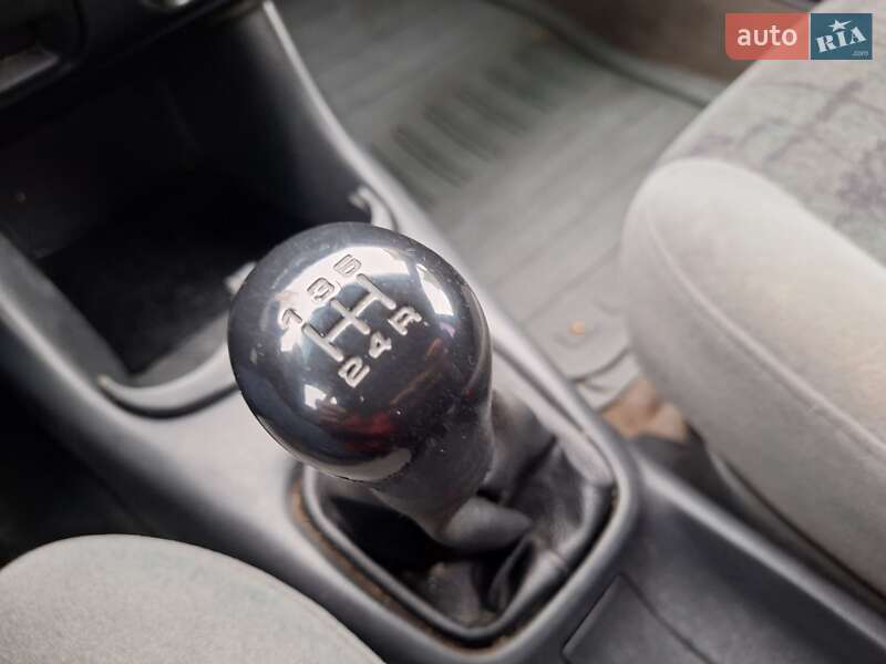 Седан Mazda 626 1999 в Черновцах