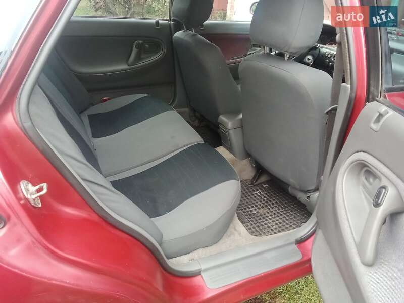 Хэтчбек Mazda 626 1992 в Новой Праге