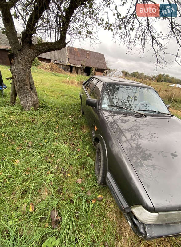 Хэтчбек Mazda 626 1986 в Коростене