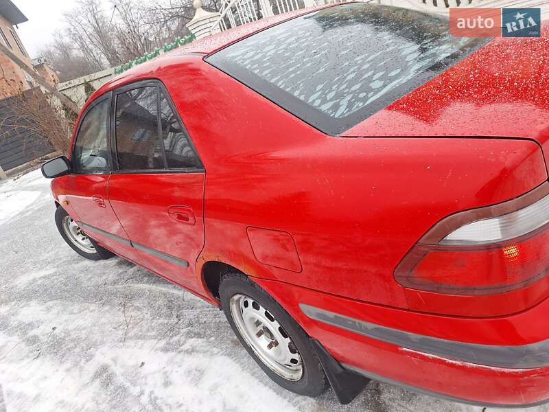 Седан Mazda 626 1999 в Черновцах