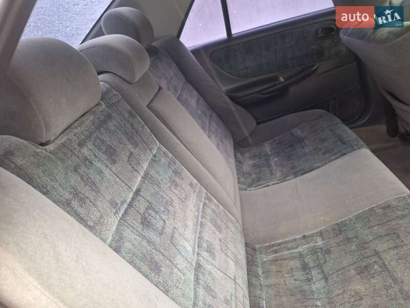 Седан Mazda 626 1999 в Черновцах