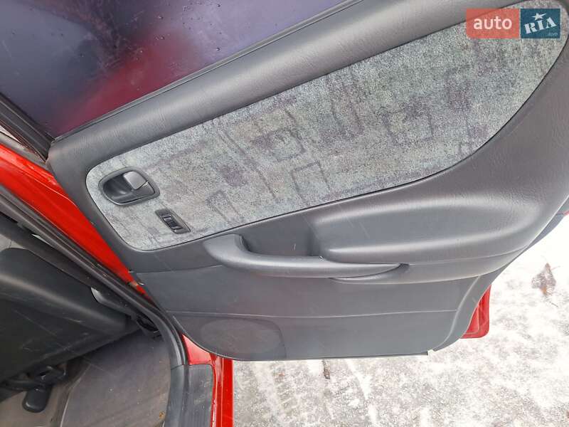 Седан Mazda 626 1999 в Черновцах