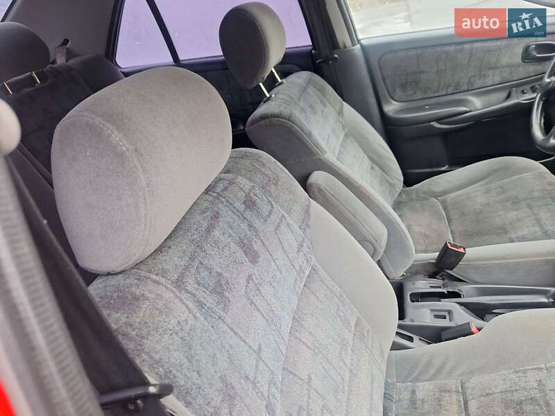 Седан Mazda 626 1999 в Черновцах