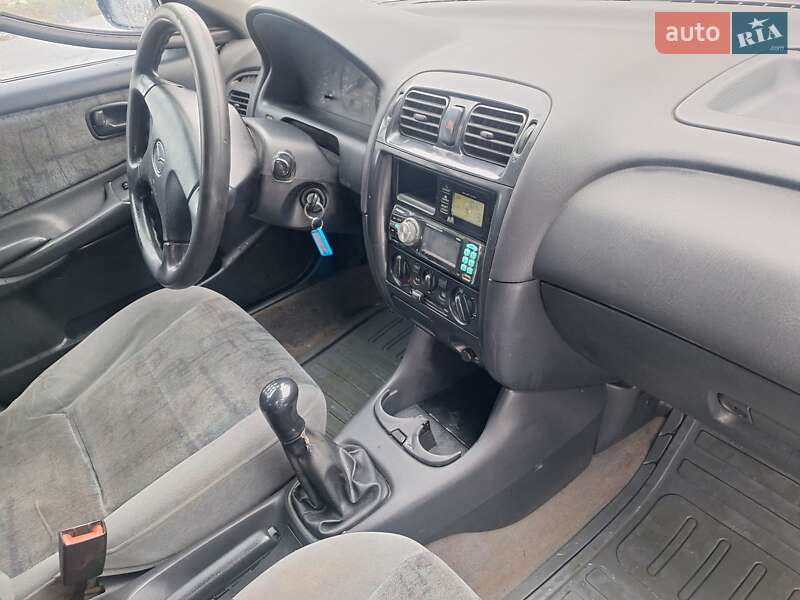 Седан Mazda 626 1999 в Черновцах