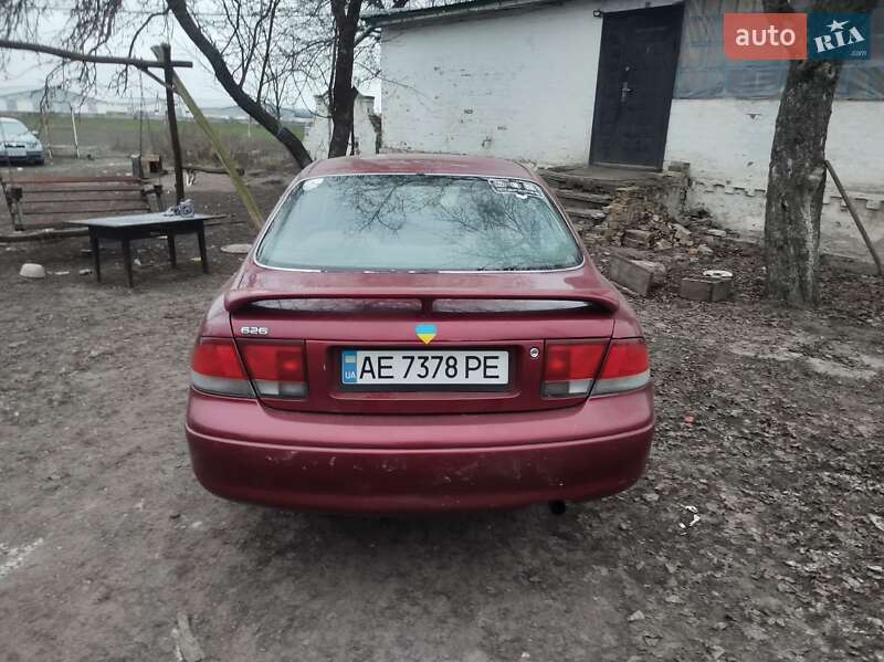 Седан Mazda 626 1995 в Ромнах