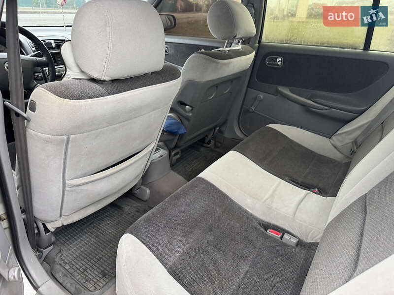 Седан Mazda 626 2001 в Яворове