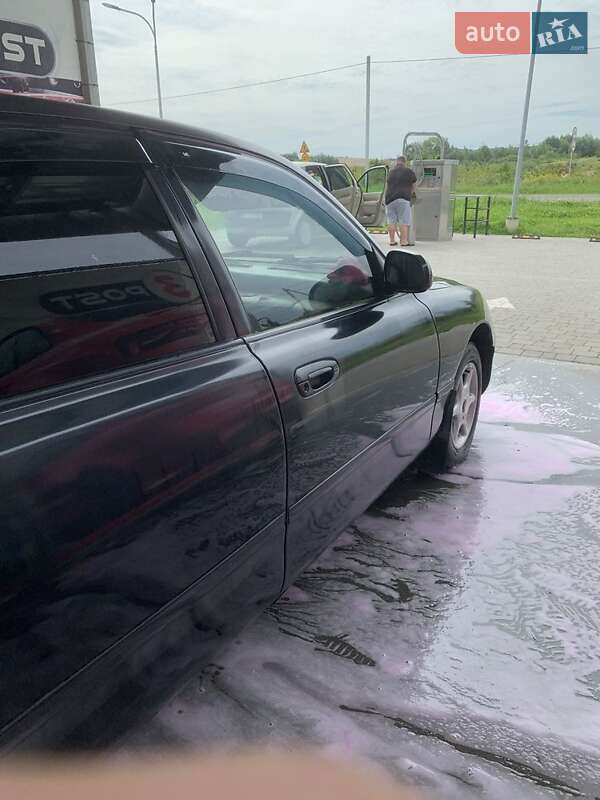 Седан Mazda 626 1993 в Мостиске