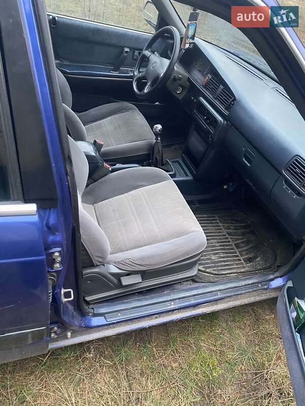 Седан Mazda 626 1987 в Кременчуці