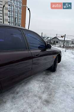 Седан Mazda 626 1993 в Угринові