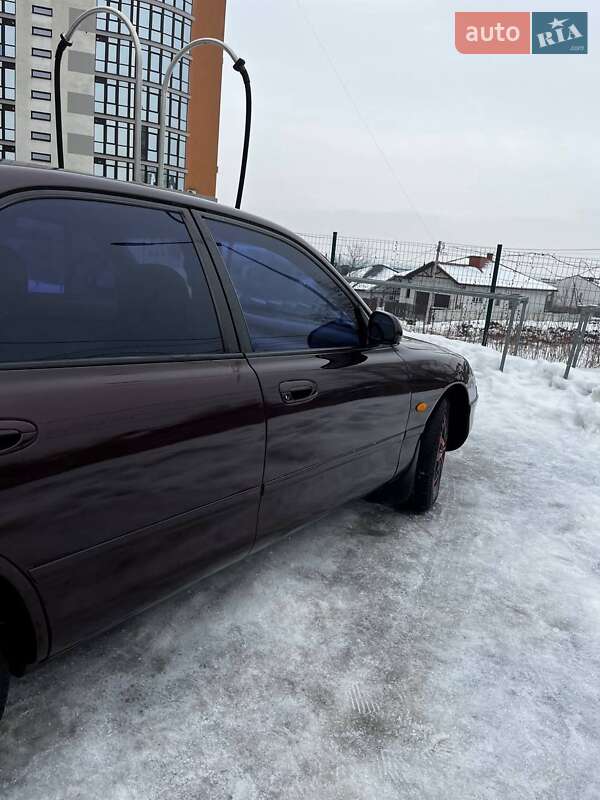 Седан Mazda 626 1993 в Угринові