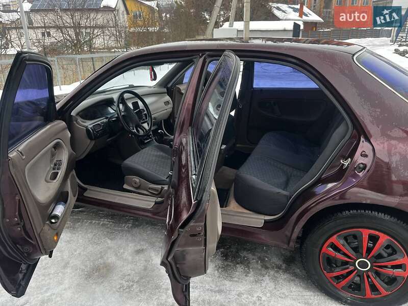 Седан Mazda 626 1993 в Угринові