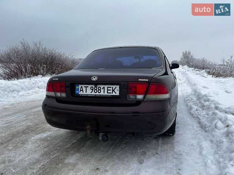 Седан Mazda 626 1993 в Угринові