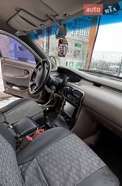 Седан Mazda 626 1993 в Угринові