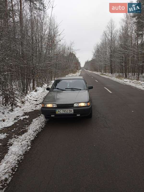 Седан Mazda 626 1988 в Володимирці