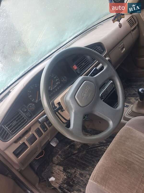 Седан Mazda 626 1987 в Сарнах