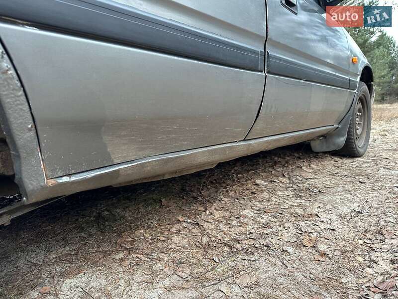 Седан Mazda 626 1988 в Малине