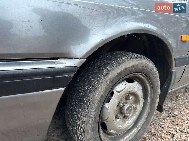 Седан Mazda 626 1988 в Малине