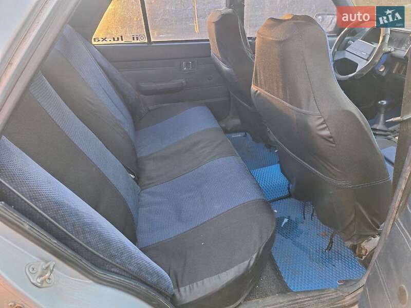 Седан Mazda 626 1985 в Харькове