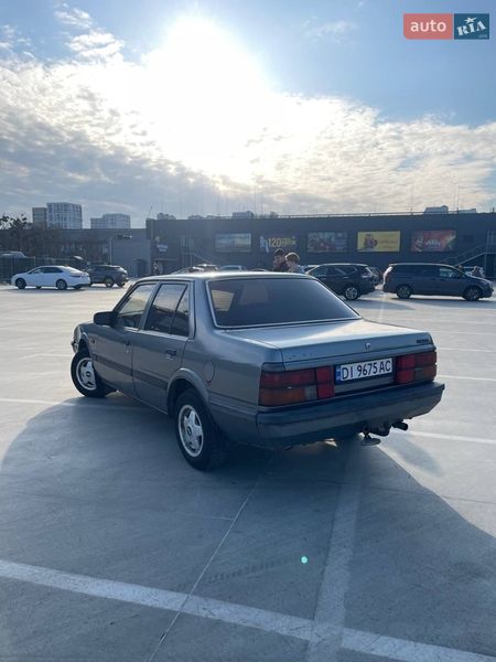 Седан Mazda 626 1985 в Киеве