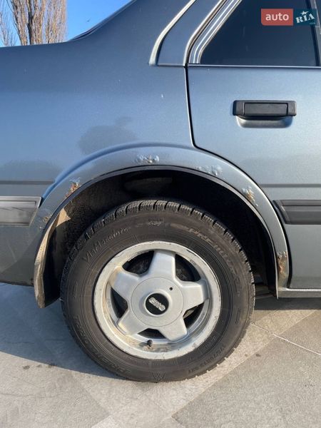 Седан Mazda 626 1985 в Киеве