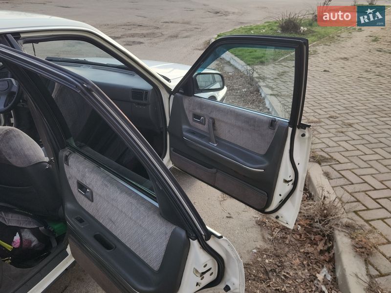 Седан Mazda 626 1990 в Полтаве