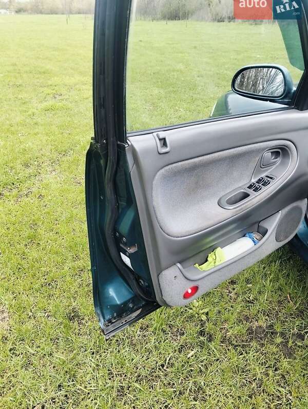 Хетчбек Mazda 626 1995 в Кам'янському