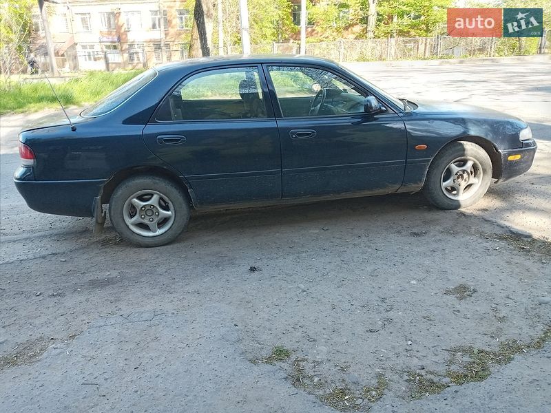 Седан Mazda 626 1997 в Черновцах