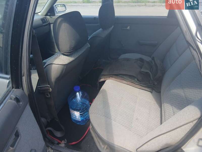 Седан Mazda 626 1989 в Украинке