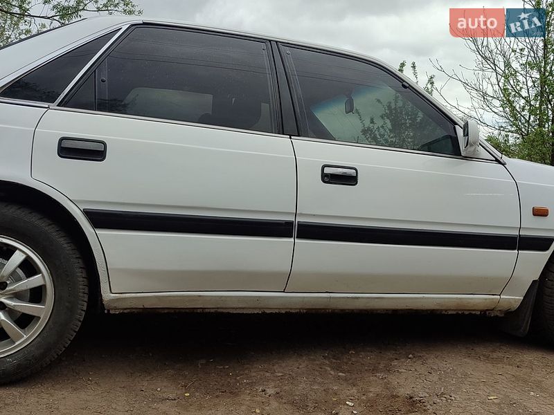 Седан Mazda 626 1988 в Мерефа