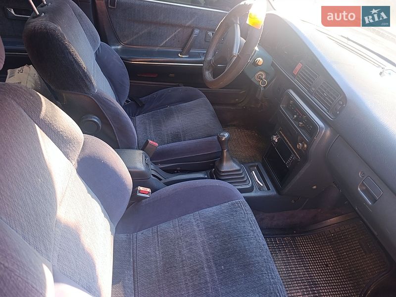 Седан Mazda 626 1989 в Сокирянах