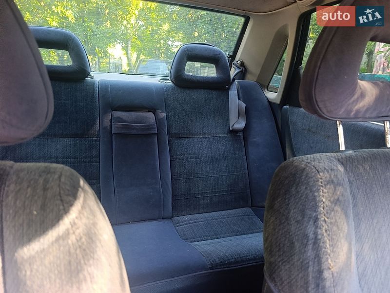 Седан Mazda 626 1989 в Сокирянах