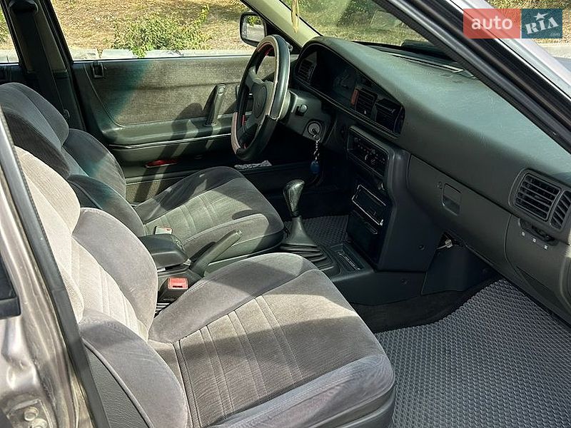 Седан Mazda 626 1992 в Березовке